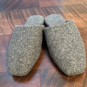 Banana Republic Cozy Gray Slippers